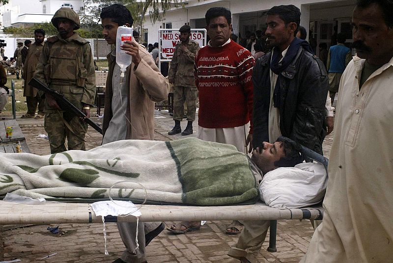 Al menos 30 muertos y 57 heridos en un ataque suicida en el centro de Pakistán