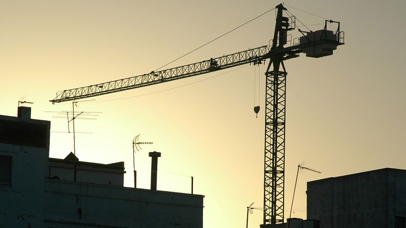 El euríbor cierra en positivo en abril por primera vez en seis años y encarece las hipotecas