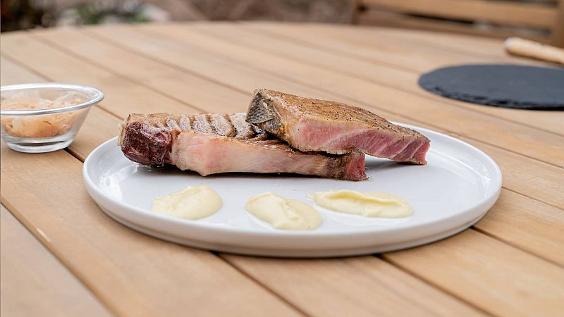 Receta de ventresca de atn a la brasa con pur de tubrculos y manzana cida