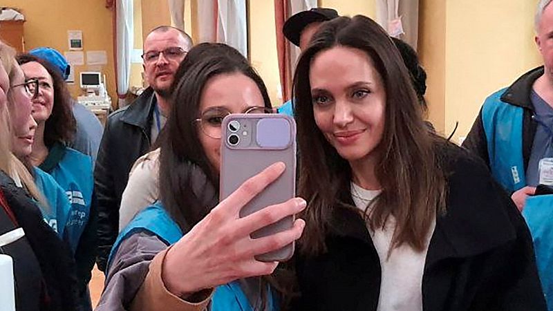 Angelina Jolie, una turista solidaria en plena guerra de Ucrania