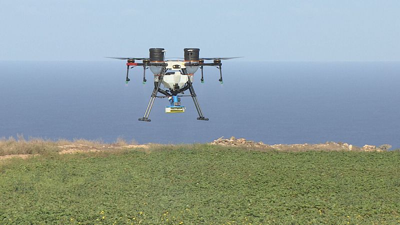 Una empresa canaria aade a los drones un dispensador de semillas
