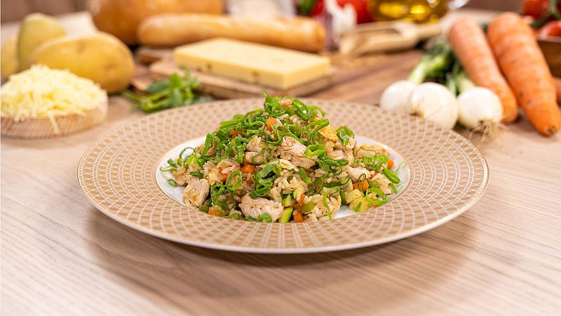 Cocina de aprovechamiento y para días en los que tienes la nevera bajo mínimos: receta de arroz con cosas de los Torres