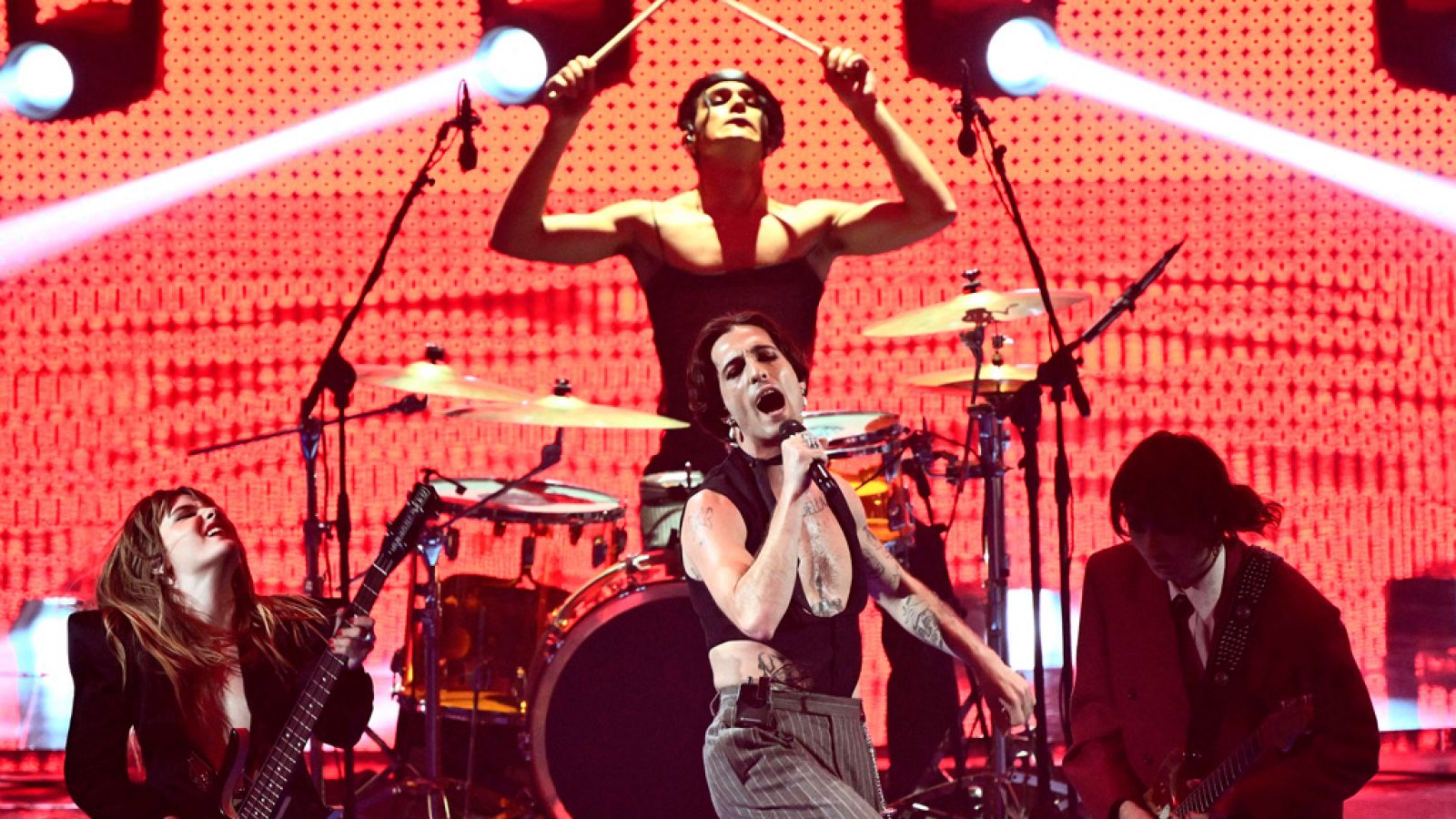 Eurovisión 2022 - Måneskin canta en la final "Supermodel"