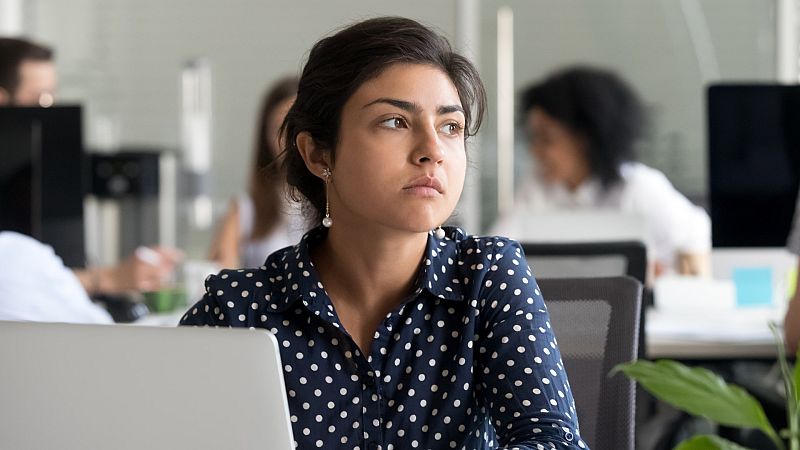 Los becarios celebran su futuro estatuto y piden prácticas dignas: "No te forman, no te pagan y ganan dinero contigo"