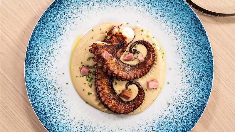Los Torres versionan un clásico de la gastronomía gallega: pulpo a feria con crema de alubias