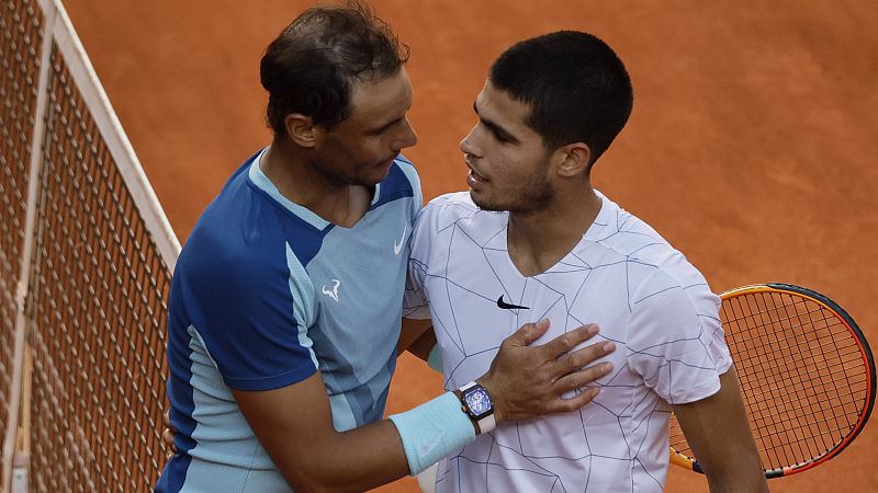 Alcaraz doblega por primera vez a Nadal en el gran duelo de Madrid