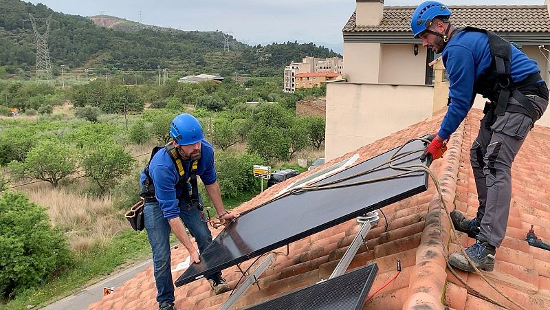 Las placas solares, la solución de los valencianos al precio disparado de la energía
