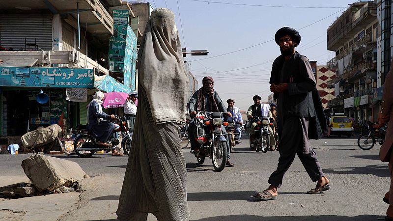 Los talibanes decretan el uso obligatorio del burka en lugares públicos para todas las mujeres y niñas en Afganistán