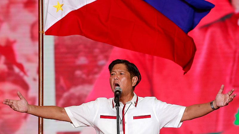 El hijo del dictador Ferdinand Marcos se encamina hacia una aplastante victoria en las elecciones de Filipinas