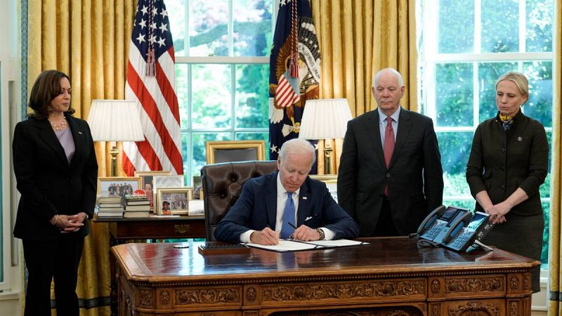 Biden reactiva una ley de la Segunda Guerra Mundial para acelerar el envío de armas a Ucrania
