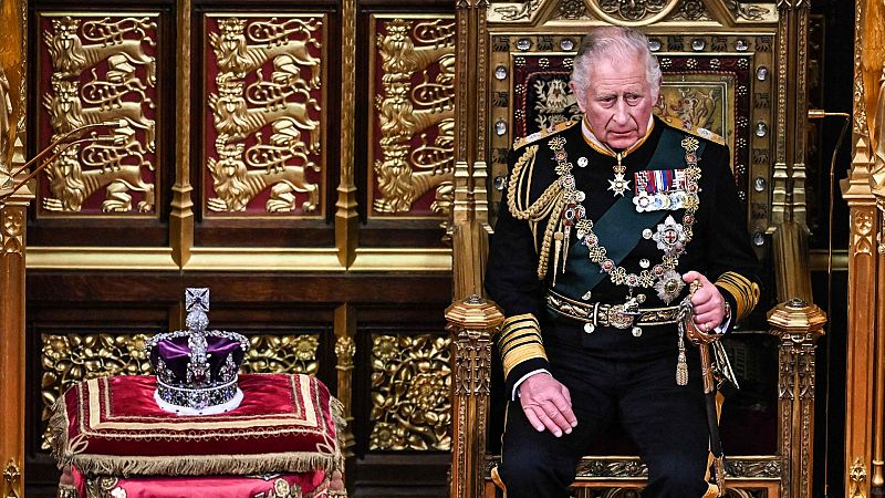 El príncipe Carlos sustituye por primera vez a Isabel II en la ceremonia de apertura del Parlamento