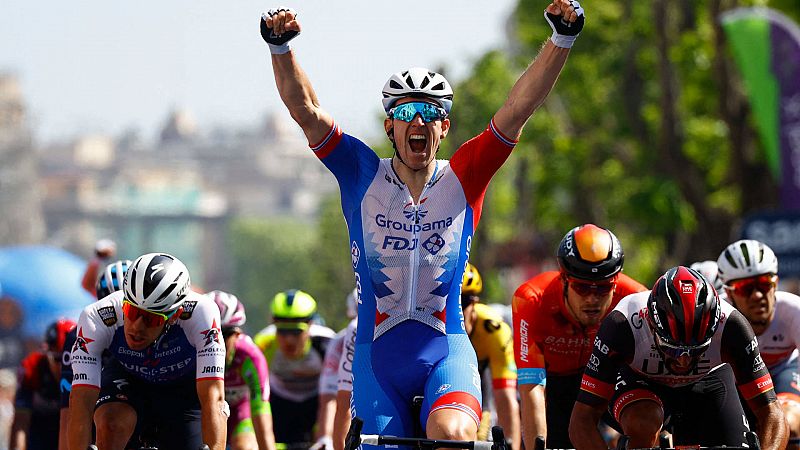 Démare vuelve a ganar un gran sprint; Juanpe López sigue líder del Giro