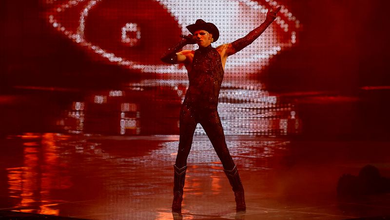 San Marino la lía en Eurovisión con la actuación más sexual, toro mecánico incluido