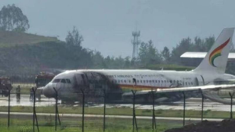 Un avión se incendia al salirse de la pista de despegue en el centro de China