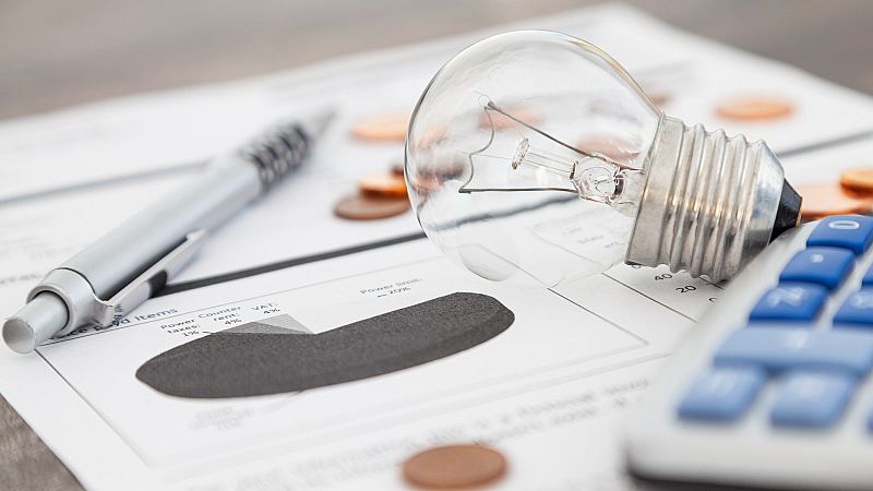 El servicio de electricidad es el peor valorado por los hogares españoles, según la CNMC