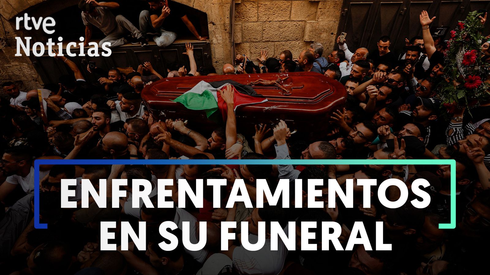 La policía israelí carga contra los asistentes al funeral de la periodista de Al Jazeera asesinada