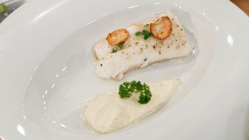 Receta de merluza con dos salsas de Adrián y Verónica