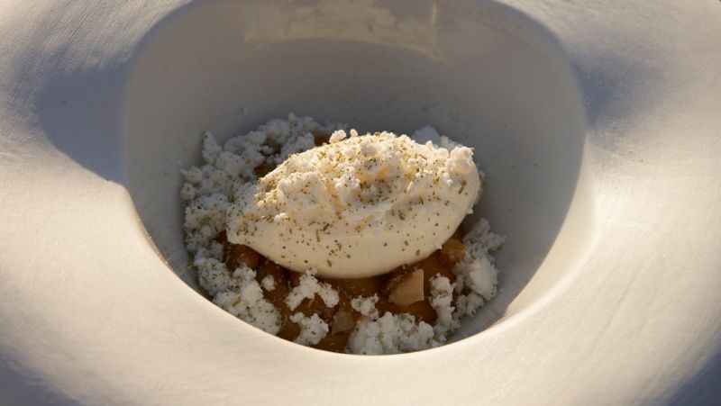 Receta de cremoso de calabaza asada, nueces garrapiñadas y requesón