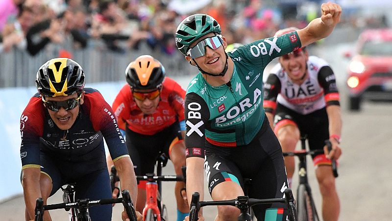 El australiano Hindley gana en el Blockhaus y Juanpe López mantiene la 'maglia rosa'