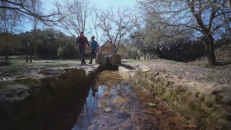 El placer de caminar junto al r�o Guadalora y al Bemb�zar