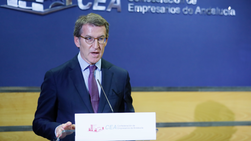 Feijóo pide desde Andalucía una financiación autonómica "para personas" y no territorios "aliados" del Gobierno