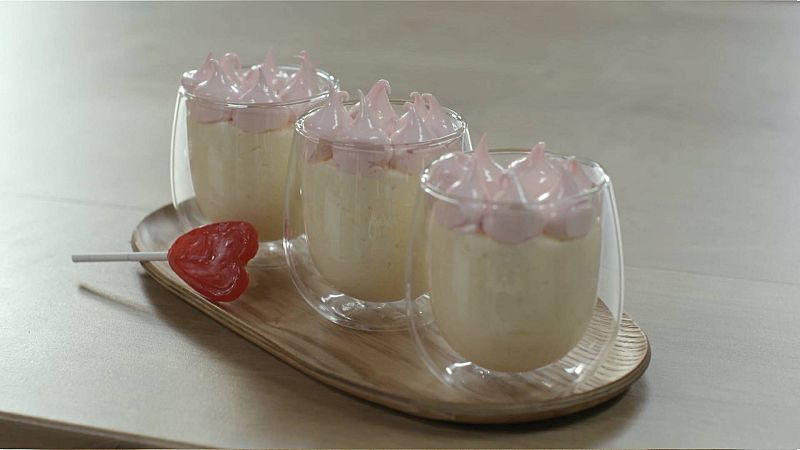 Receta de mousse de limón a la francesa con merengue de piruleta