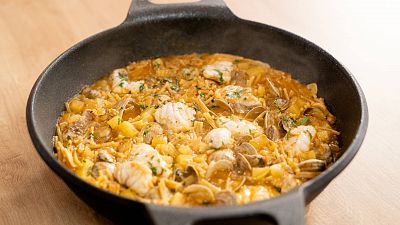 Aprende a preparar esta receta clsica de la gastronoma tradicional: fideos a la cazuela con rape y chirlas