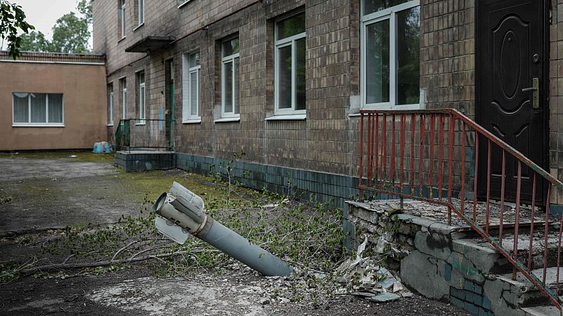 Rusia prosigue con su ofensiva en Lugansk tras conquistar Mariúpol