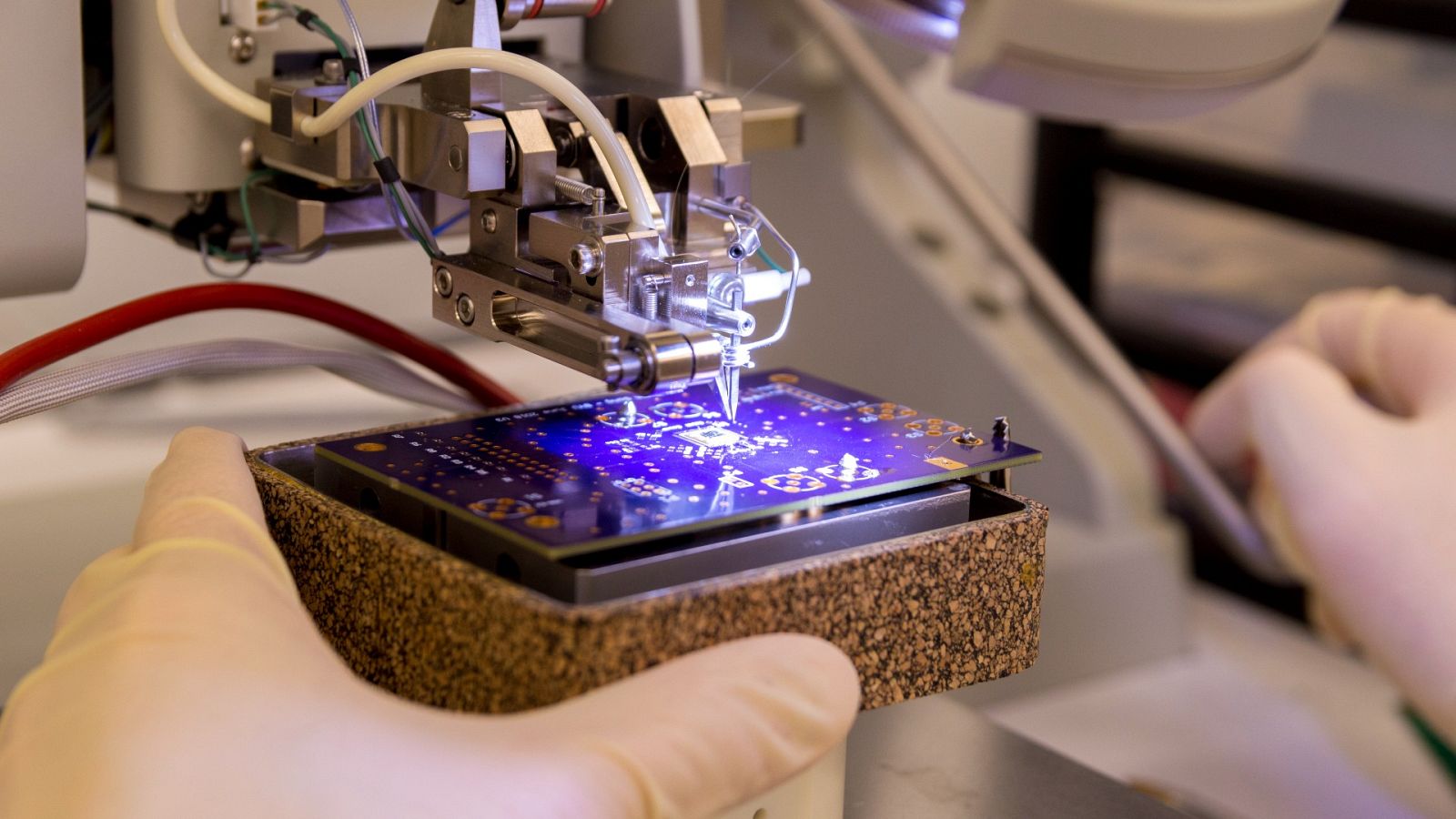 El Gobierno aprueba un PERTE de microchips con más de 12.000 millones de euros para atraer proveedores y clientes