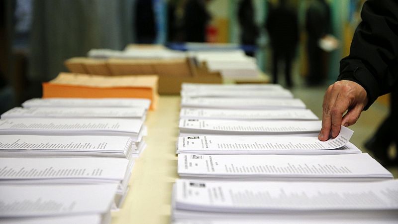 El Congreso deroga el voto rogado y pacta un nuevo sistema para votar en el extranjero en las próximas generales 