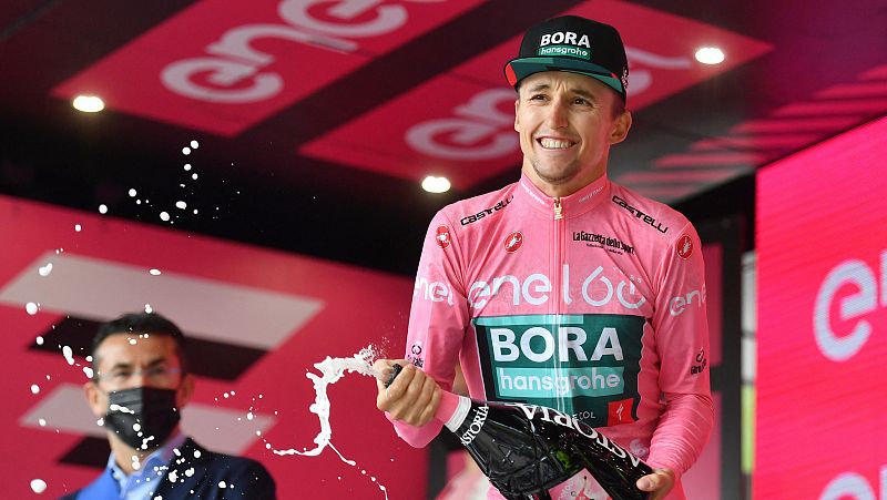 Hindley revienta a Carapaz en la Marmolada y acaricia el Giro de Italia