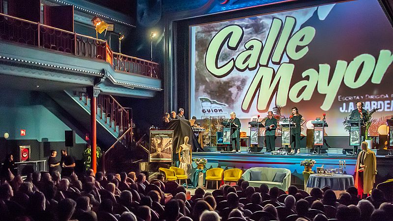 RNE y Filmoteca Española homenajean a Juan Antonio Bardem con la ficción sonora 'Regreso a la Calle Mayor'