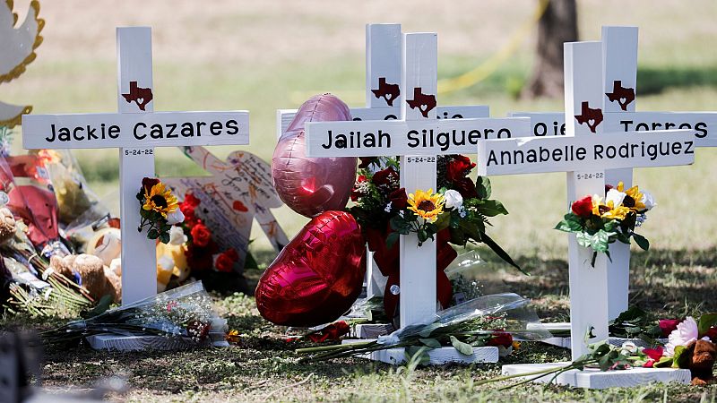 Aumentan las críticas por la tardía actuación policial en la masacre de Texas: "Los niños no tenían que morir"