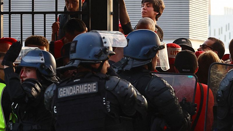 La Policía francesa detiene a 68 personas tras los incidentes de la final de la Champions que retrasaron el inicio del partido