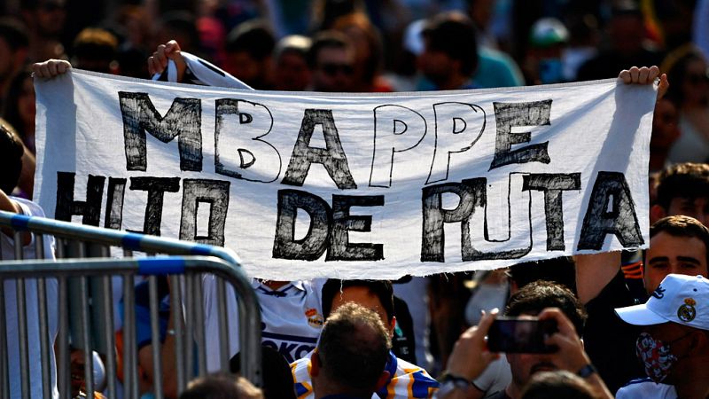 La afición se acuerda de Mbappe en la Cibeles