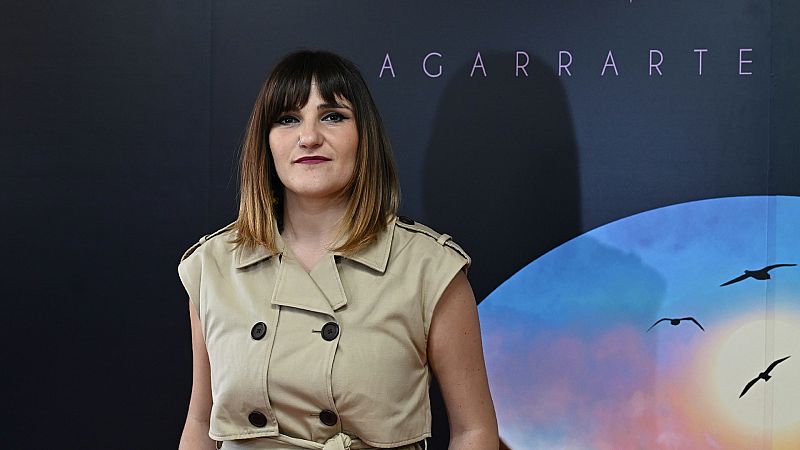 'Agarrate a la vida': la nueva obra de Rozalén que canta contra el suicidio