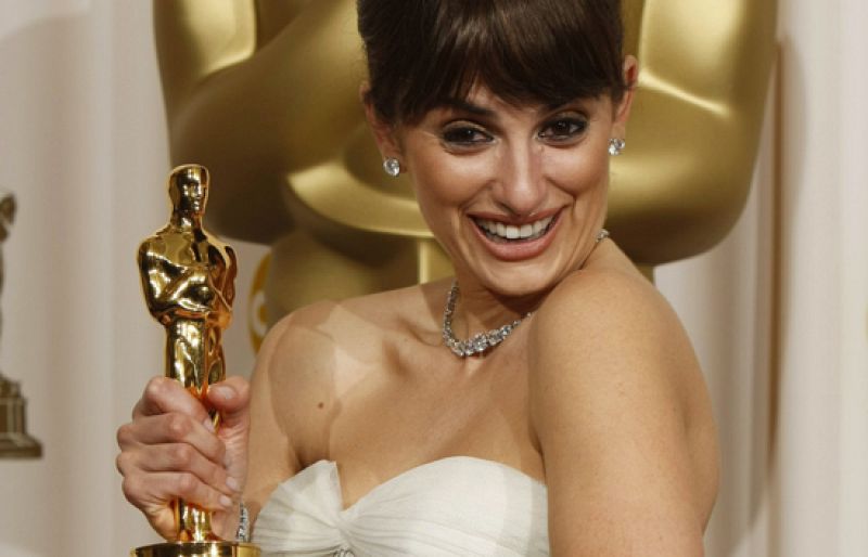 Penélope se lleva el Oscar en la noche triunfal de 'Slumdog millionaire'