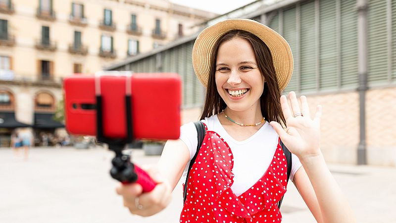 Vivir de las redes sociales: los creadores de contenidos se unen para combatir la precariedad laboral