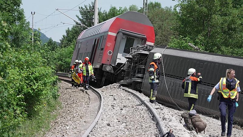 Al menos cuatro muertos y varios heridos graves tras descarrilar un tren en Alemania