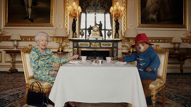 Un té con el oso Paddington, estrellas del pop y carreras de caballos: las fotos del tercer día del Jubileo de Platino