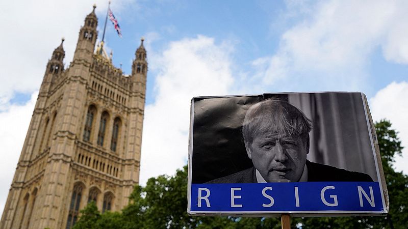 Johnson, "sin control sobre su futuro" y a merced de sus opositores tras sobrevivir a la moción de confianza