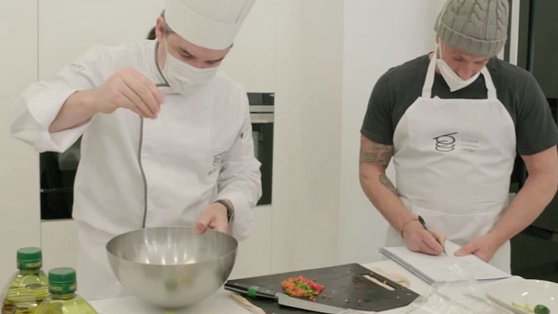 Los aspirantes de MasterChef 10 aprenden los diferentes cortes de verduras y sus cocciones