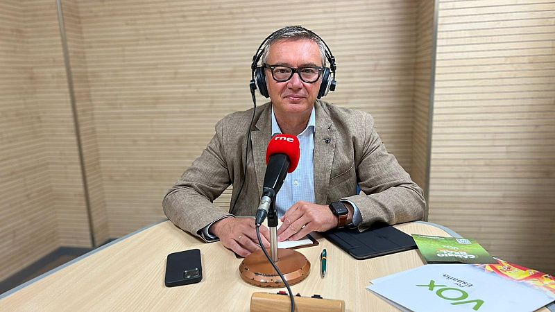 Vox acusa al PP de "mantener" políticas socialistas y la "basura ideológica" en Andalucía: "Queremos un cambio real"