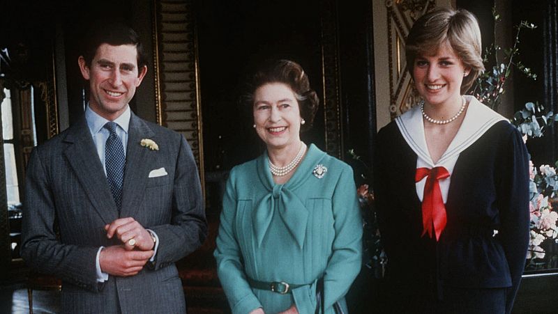 Isabel II y Diana de Gales, del cuento de hadas a la tragedia que acabó con la 'princesa del pueblo'