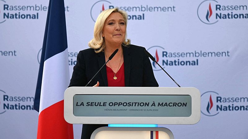 Marine Le Pen aspira a formar el primer grupo parlamentario de la extrema derecha en Francia desde 1986