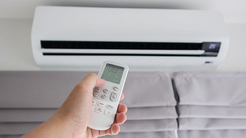 Poner el aire acondicionado cuesta 10 céntimos más la hora este año: "Ahora tiramos con el ventilador"