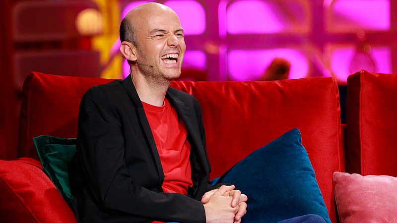 ¿Qué mentira utilizó Jandro para empezar a trabajar en televisión?