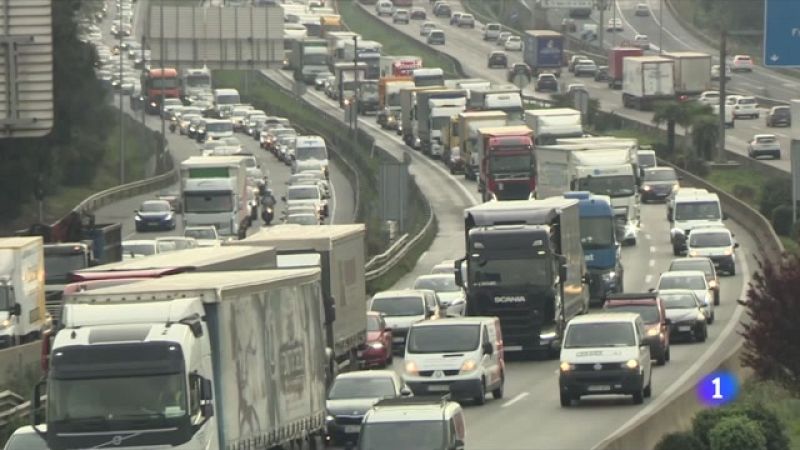El Govern habilitarà carrils addicionals a l'AP-7 i limitarà la circulació dels camions