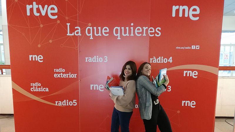 Radio 5 dona libros a los colegios de La Palma