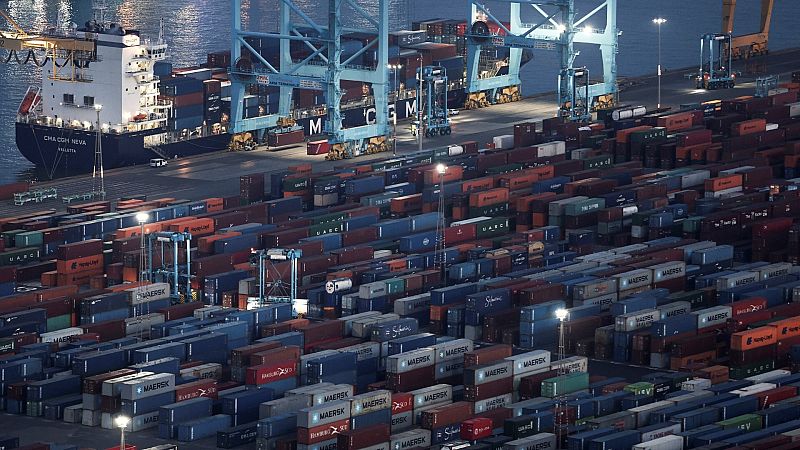 El alza de la energía quintuplica el déficit comercial con 21.811 millones hasta abril